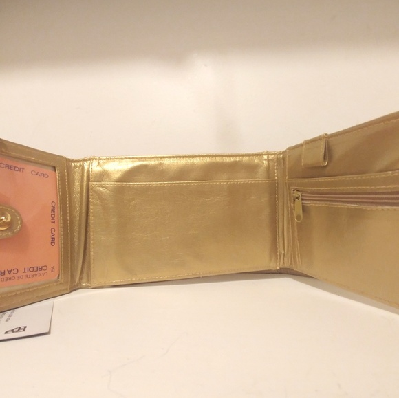 ❤️SALE❤️NWT Leather Crossbody W/ Bonus VS Bag - Picture 3 of 8